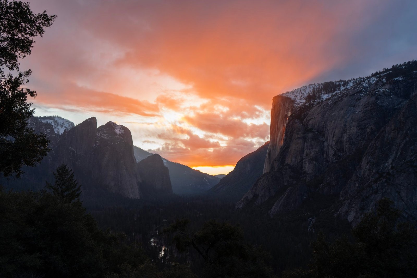 Sunset clouds glowing over Yosemite Valley and El Capitan